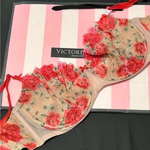NWT $̶8̶0̶ Victoria’s Secret Floral Balconette bra. Rose Embroidered Demi